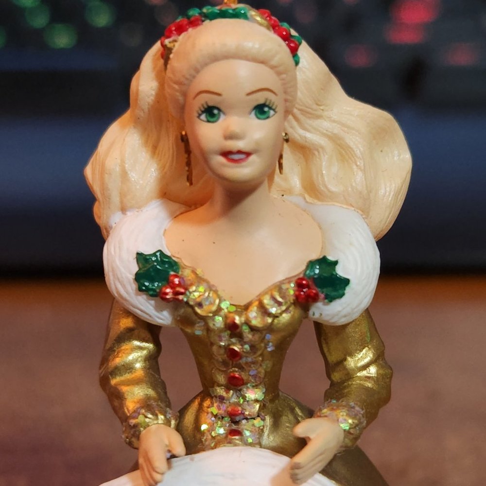 Mint Great Condition !! Vintage Holiday Barbie 1994 Gold & White Dress Ornament